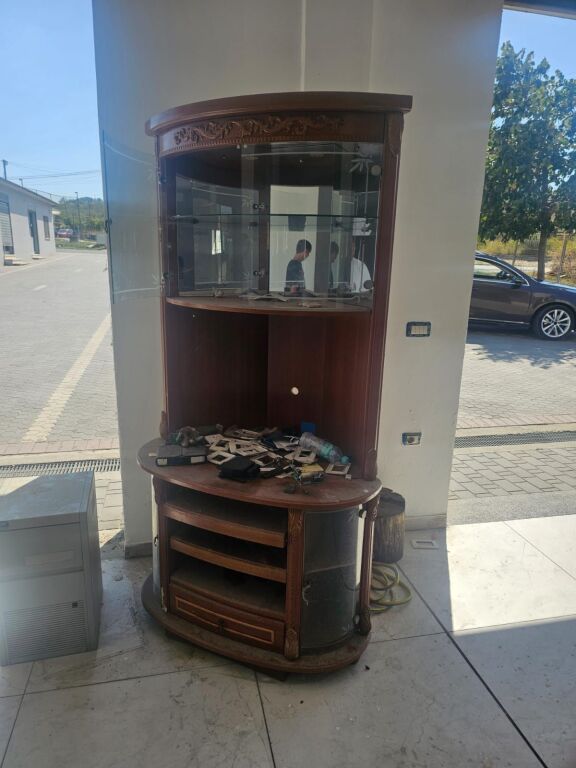 For rent entrance 1+1 and studio at Bulevardi i Ri in Siri Kodra only 7 minutes from the Train Station,
