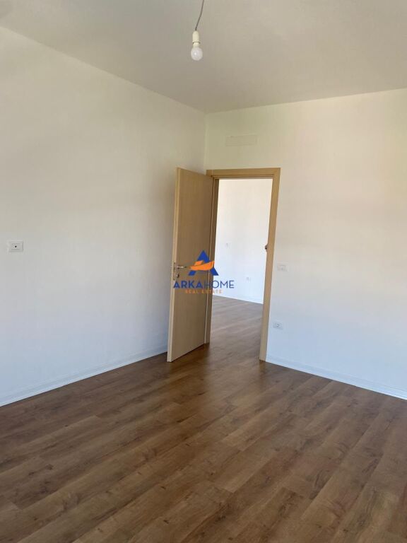 AFFITTASI APPARTAMENTO 2+1+BALCONE "5 MAGGIO" 55.000 LEKE