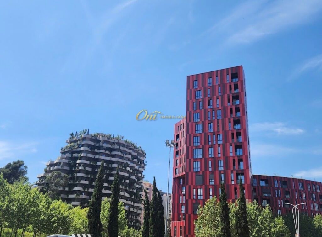 STADIUMI AIR ALBANIA SHITET ZYRE 350M2