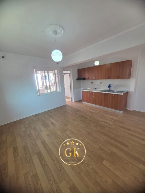 SHITET APARTAMENT 2+1 PRAN GJIMNAZIT NAIM FRASHERI DURRES