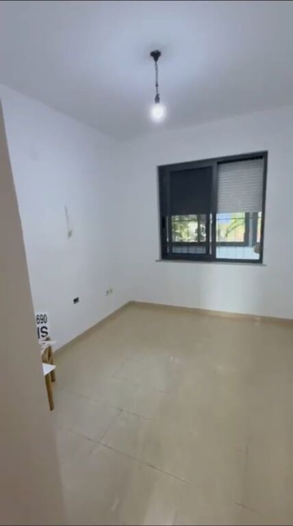 Qera | Ambjent Biznesi | Rruga Arkitekt Kasemi | 600 €/muaj