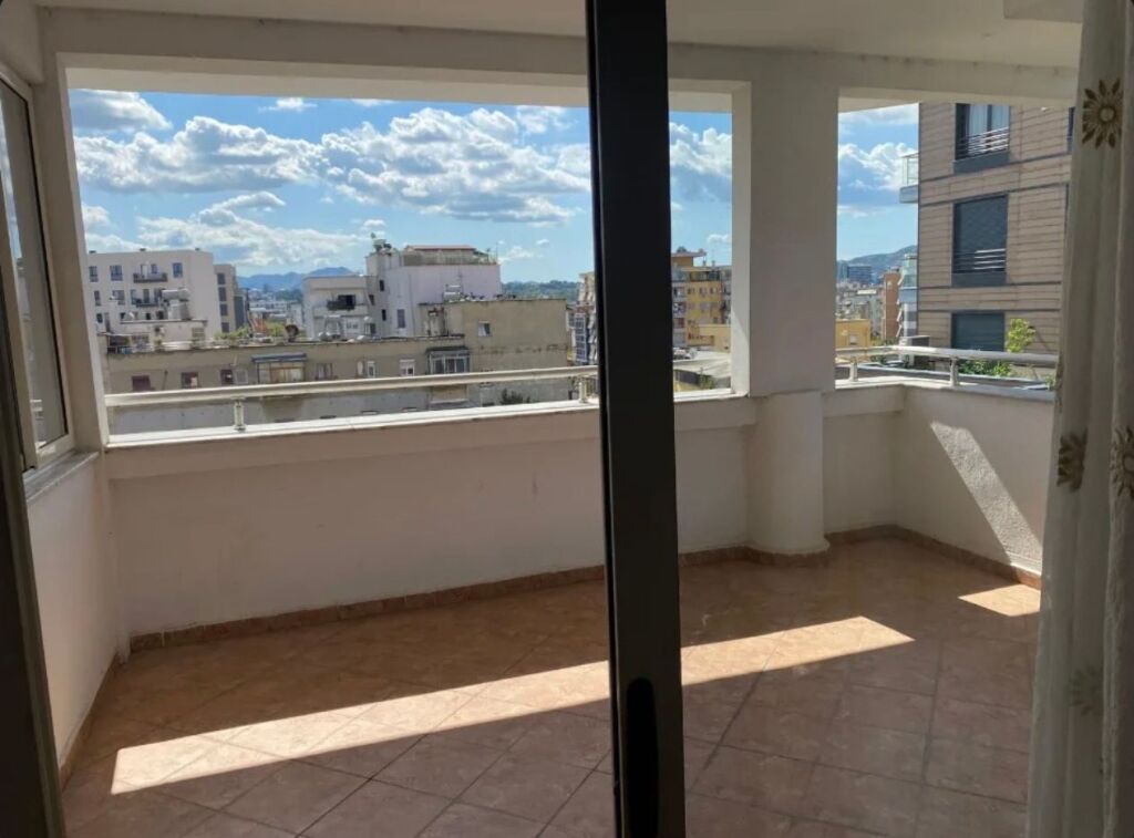 Apartament me qera 1+1 Pazari i ri