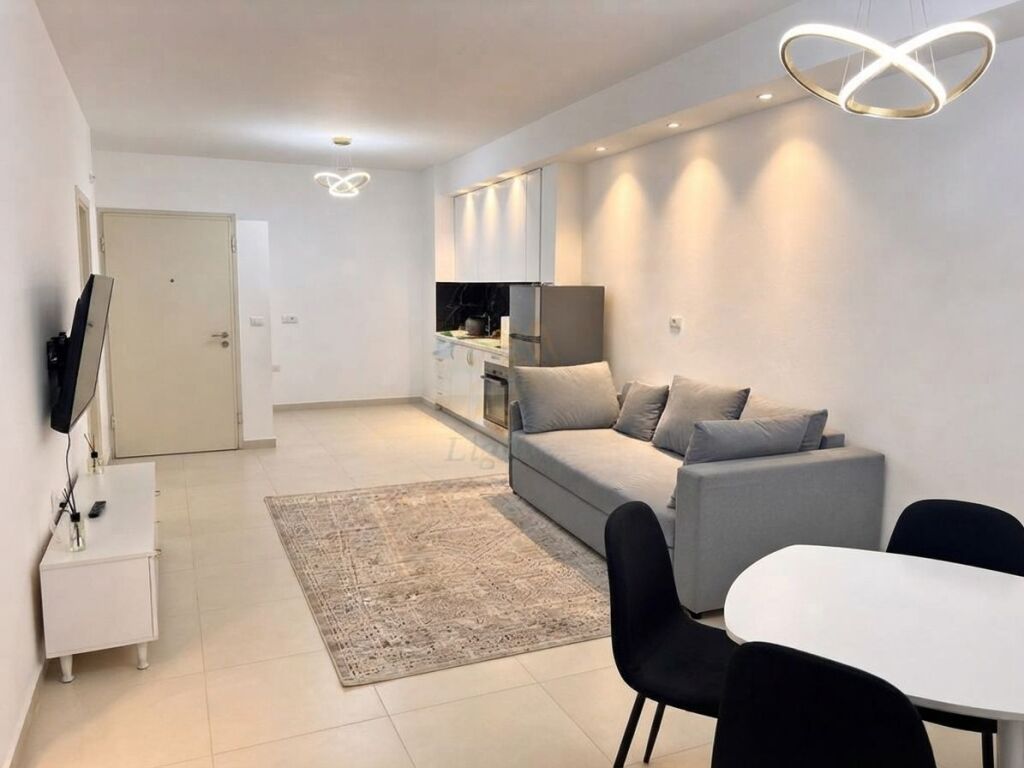 Shitet 2+1 i ndare ne 2 apartamente 1+1 , Kopshti Botanik , Tirane