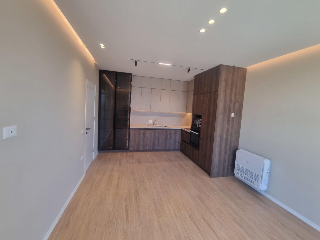 Jepet me qera super Apartament i mobiluar 1+1+post parkim , Rruga Jordan Misja prane Universitet Beder 660 euro
