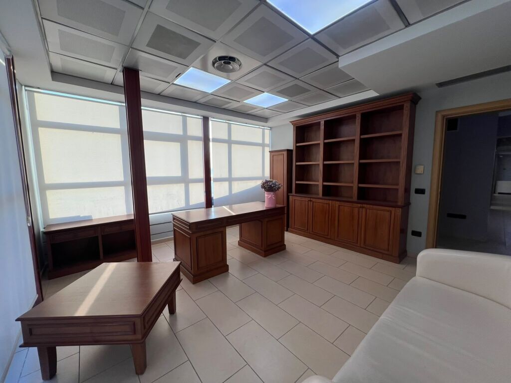 Office for rent at Kavaja Street, 21 Dhjetori.