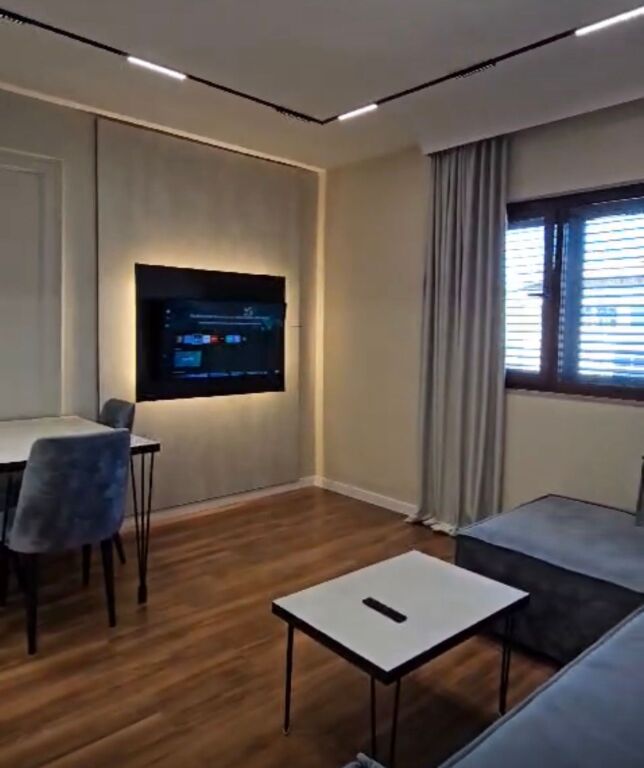Apartment 1+1 at Komuna e Parisit!