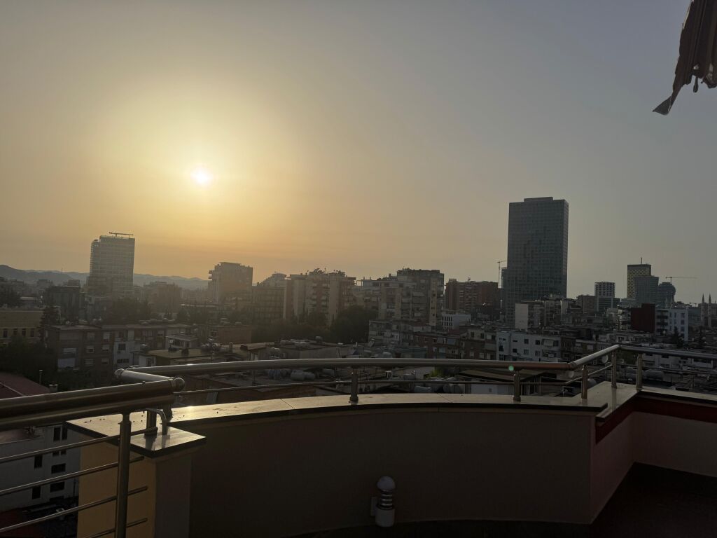 Super apartament per qira