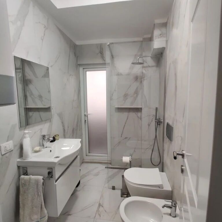 UFFICIO IN AFFITTO 112 M2 VIA KAVAJES 80.000 LEKE