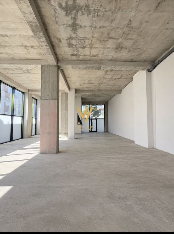 SHOP FOR RENT 260 M2 ON BOGDANEVE STREET 850,000 LEKE