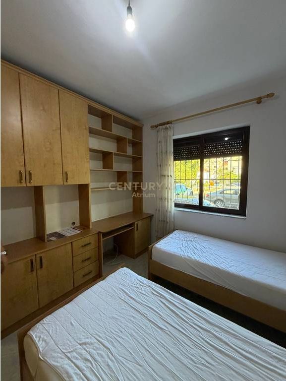 APARTAMENT 3+1 ME QIRA TEK SHKOLLA E BASHKUAR – I BOLLSHEM, KOMOD DHE IDEAL PËR FAMILJE!!