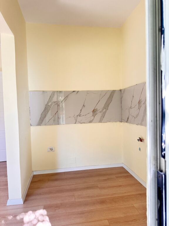 🏡 **Apartament 1+1 për Shitje – Rruga Irfan Tomini**