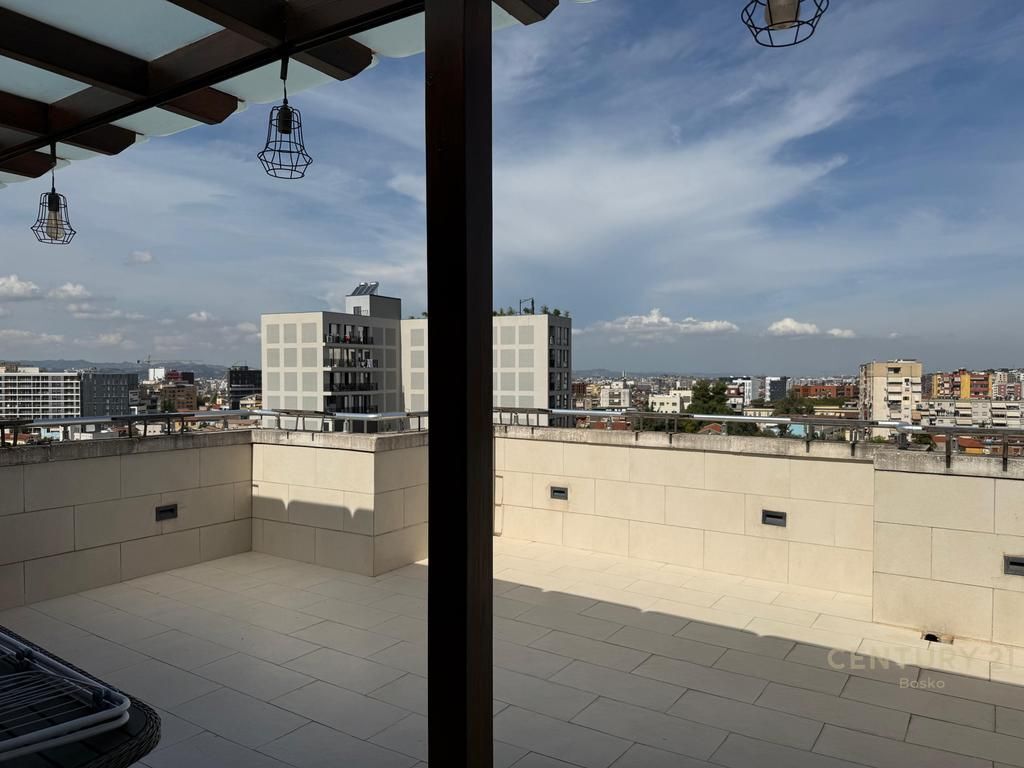 JEPET ME QIRA SUPER APARTAMENT 3+1 ME VERANDE PRANE SHKOLLES E KUQE