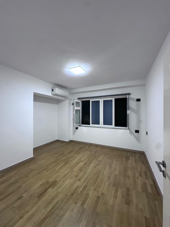 Ambjent zyre per qira – Qendër, Tiranë