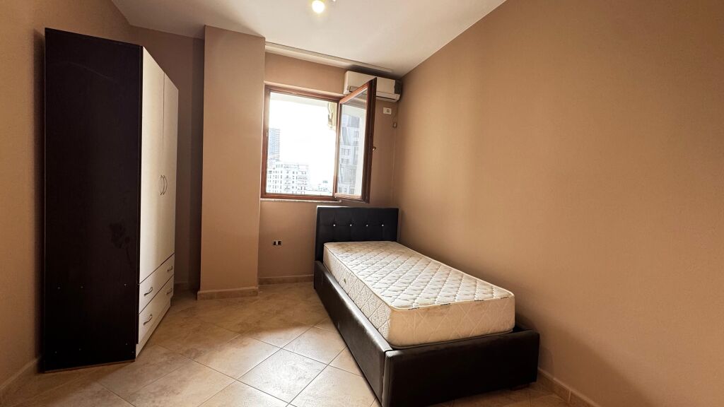 JEPET ME QIRA AMBIENT ZYRE – BULEVARDI ZOGU I
