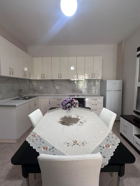 Astir ( prane Bar Famed) apartament me qira 1+1 40,000 leke