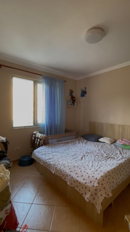 Shitet apartament 1+1 te Rruga e Thesarit, Fresk
