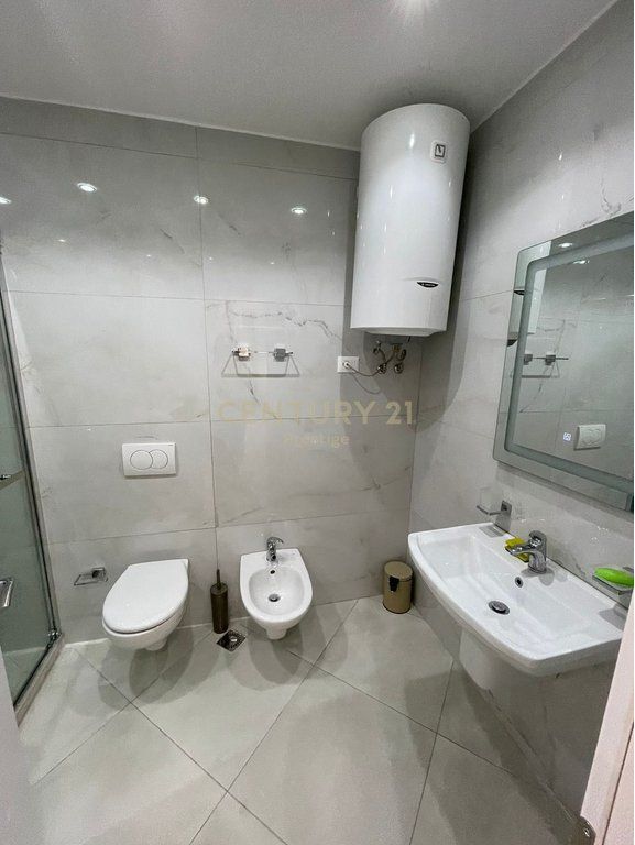 APARTAMENT 2+1+2 ME QIRA, PRANE AMBASADES AMERIKANE, TIRANE!