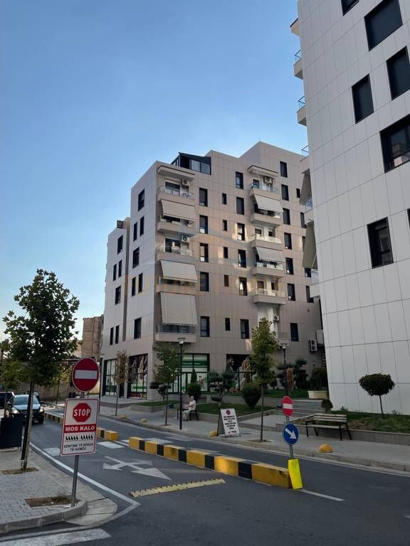 Shitet Apartament 2+1+2+Verandë, Rezidenca Green Harmony, Porcelan.