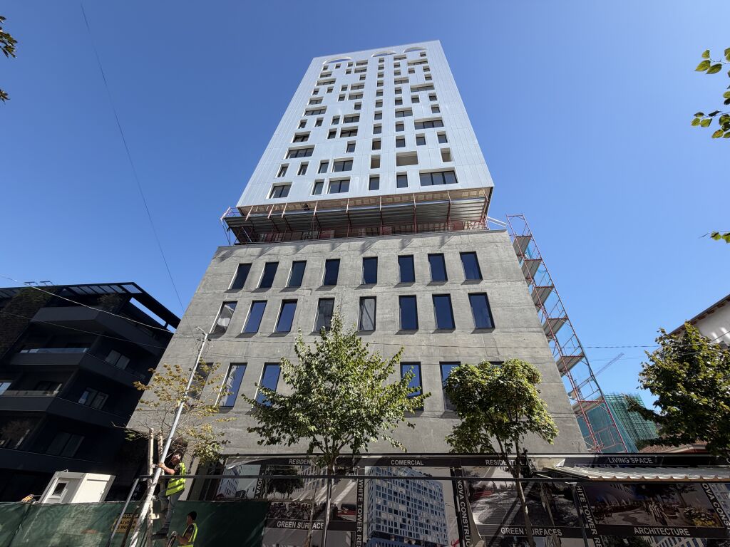 Shitet Apartament 2+1+2 - Komuna e Parisit, White Tower