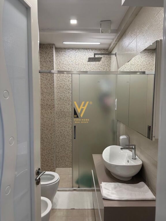 JEPET APARTAMENT 2+1+2 ME QIRA TE RR.SULEJMAN DELVINA 900 EURO