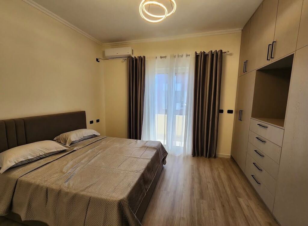 Apartament 3+1 me qira tek Liqeni i Thate, prane Spitalit te Kafsheve