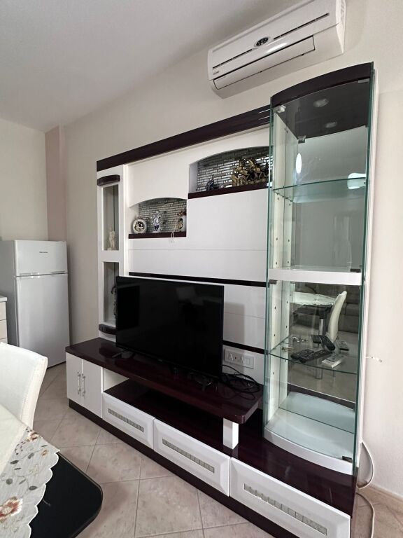 Astir ( prane Bar Famed) apartament me qira 1+1 40,000 leke