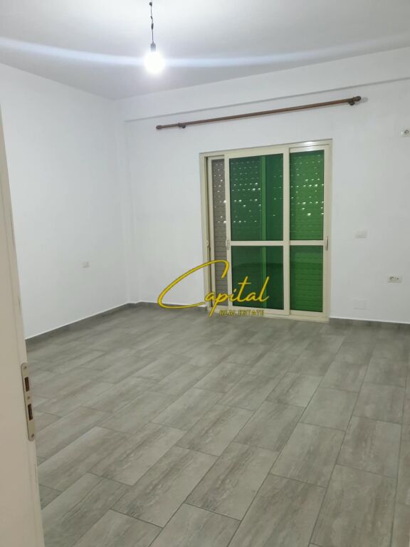 UFFICIO IN AFFITTO 150 M2 COMUNE DI PARIGI 65.000 LEKE