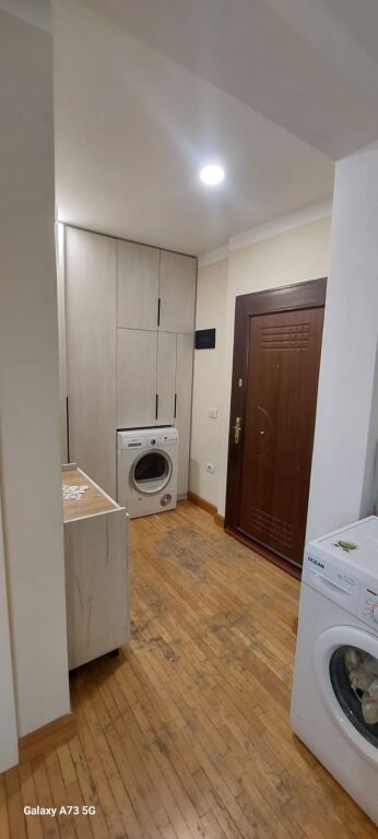 Shitet Apartament 1+1