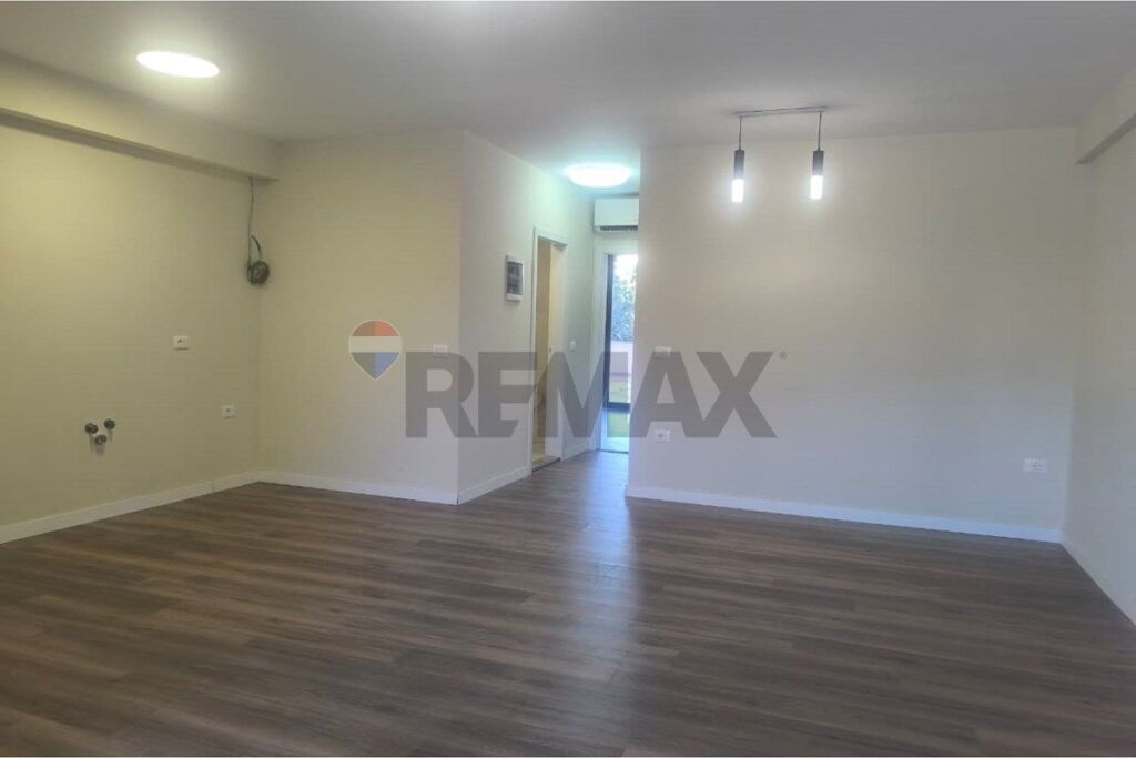 2+1 apartment with veranda for sale at the Kamza bend