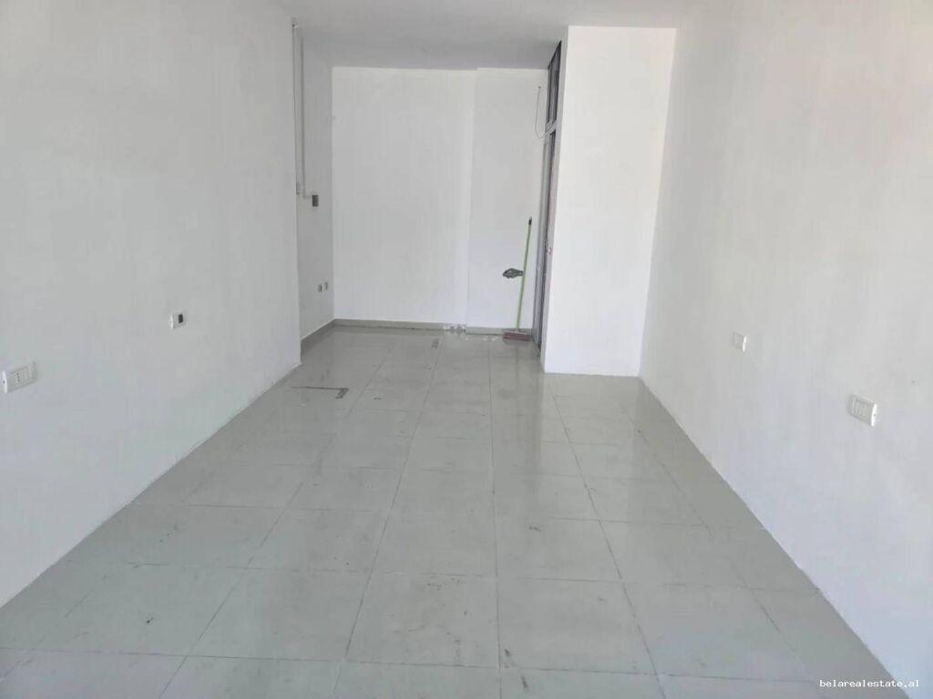Dyqan Me Qera Tek Komuna e Parisit (ID BD21949) Tirane