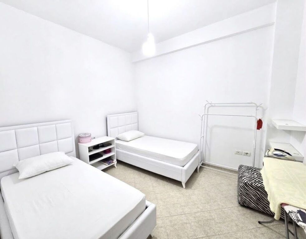 Yzberisht  appartamento 2+1 arredato in affitto 50,000 leke