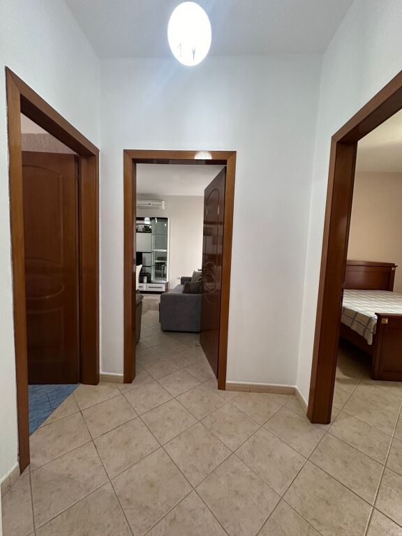Astir ( prane Bar Famed) apartament me qira 1+1 40,000 leke