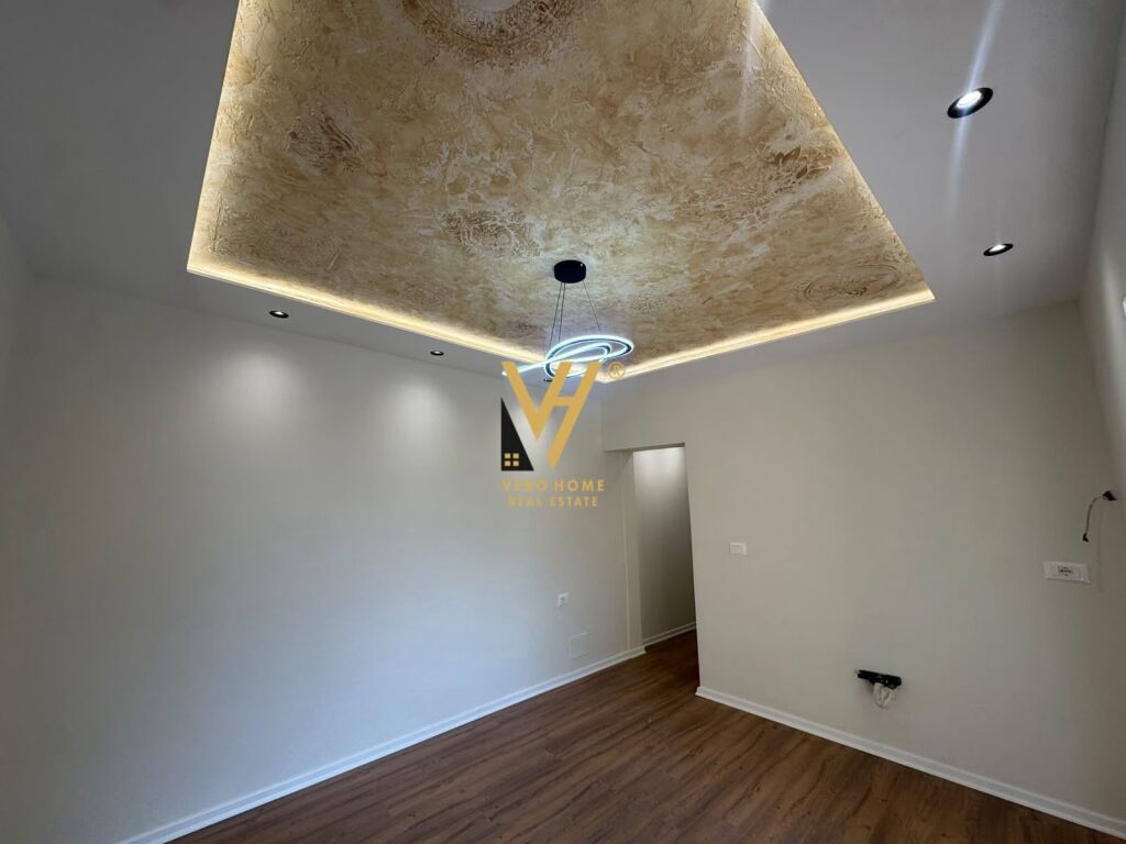 VENDESI APPARTAMENTO 1+1 IN VIA MINE PEZA 140.000 EURO