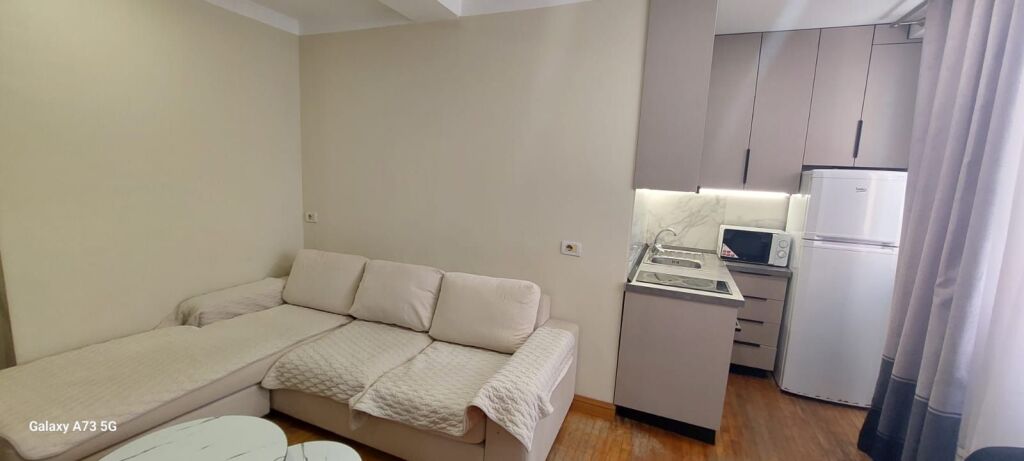 Shitet Apartament 1+1