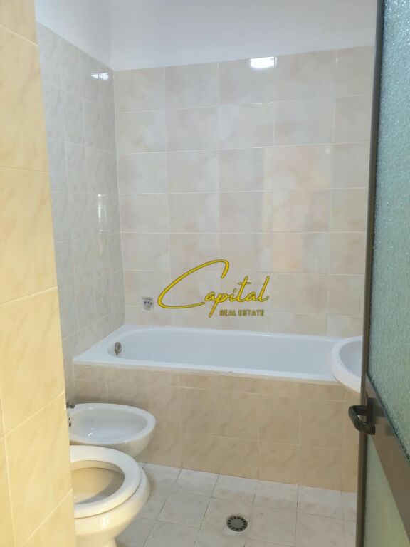 NEGOZIO IN AFFITTO 40 M2 VASIL SHANTO 50.000 LEKE