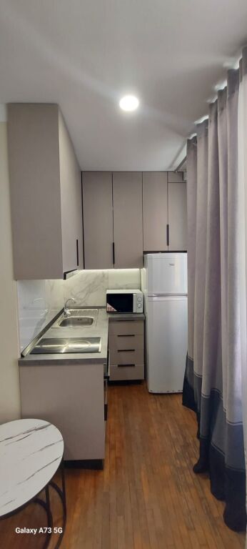 Shitet Apartament 1+1
