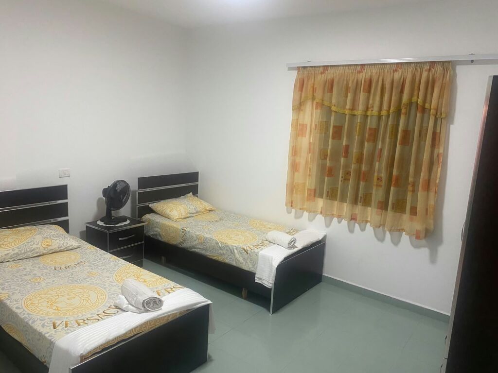 Jepet me Qira Apartament 2+1 për Studentë – Afër Albanian College!
