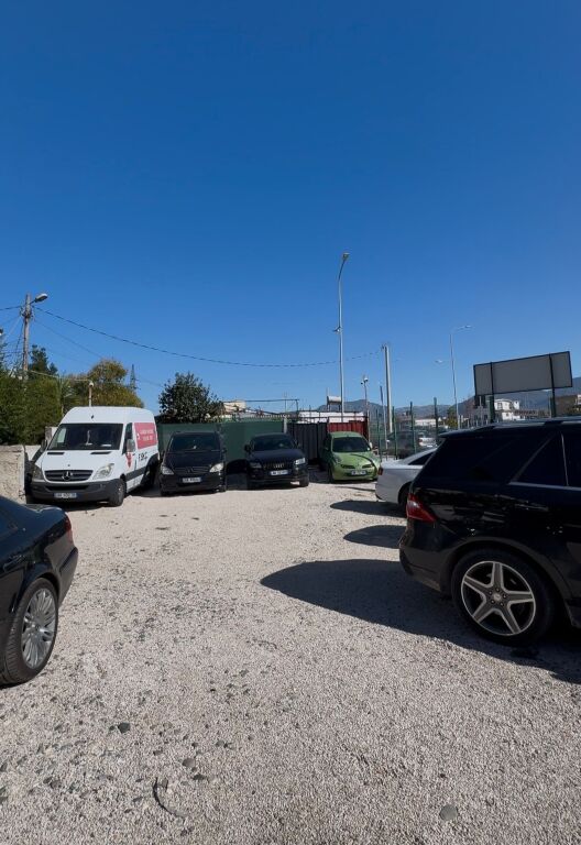 TERRENO 300 m² + OGGETTO IN AFFITTO – LAPRAKË