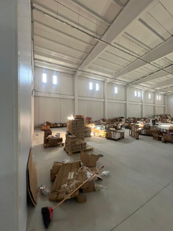 MAGAZZINO IN AFFITTO 1000 M2 VORE 7.000 EURO