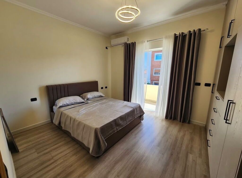 Apartament 3+1 me qira tek Liqeni i Thate, prane Spitalit te Kafsheve