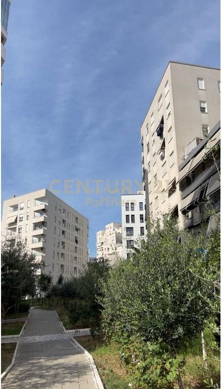 SPAZIO COMMERCIALE IN VENDITA - COMPLESSO MAGNET, 21 DHJETORI -