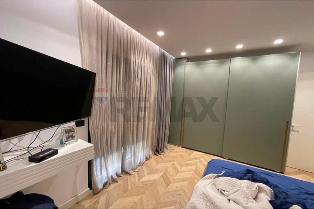 Shitet Super Apartament 2+1+2 + Parkim