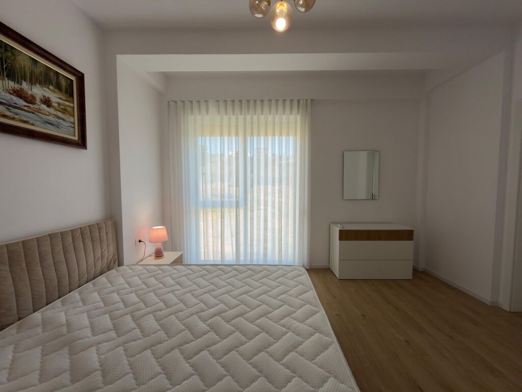 Vile 3-kate me qira 150'000 leke te Aba Rezidence