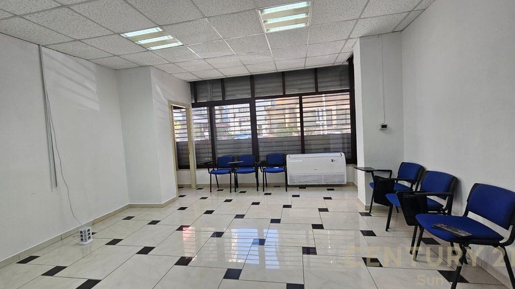 ZYRA 300 M2 ME QIRA NE RRUGEN E ELBASANIT