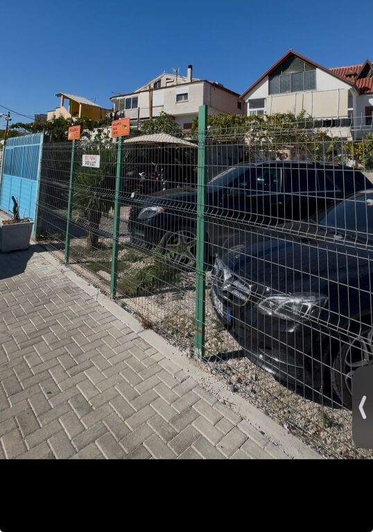 TERRENO 300 m² + OGGETTO IN AFFITTO – LAPRAKË