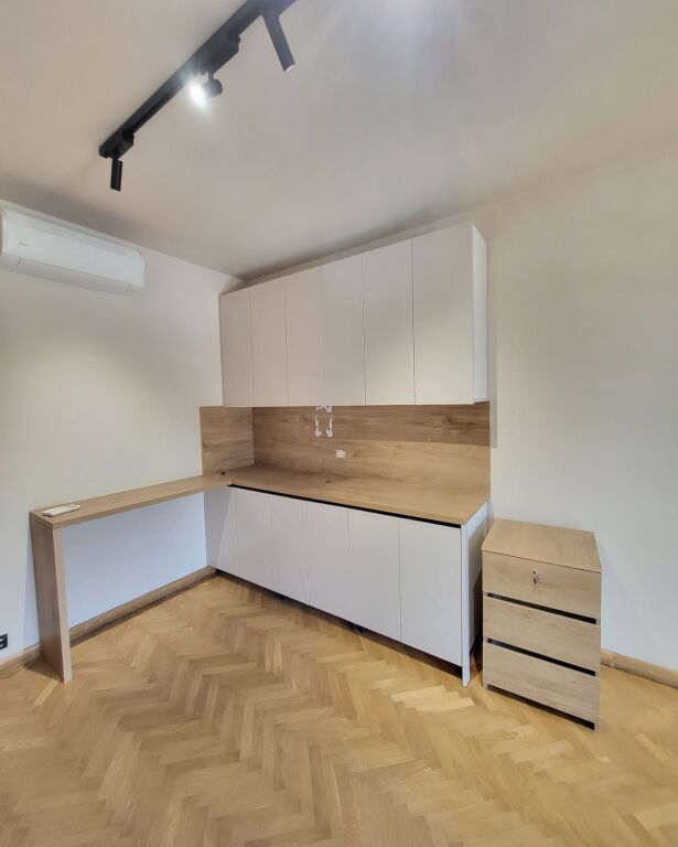 🏢 JEPET ZYRË ME QIRA – QENDËR