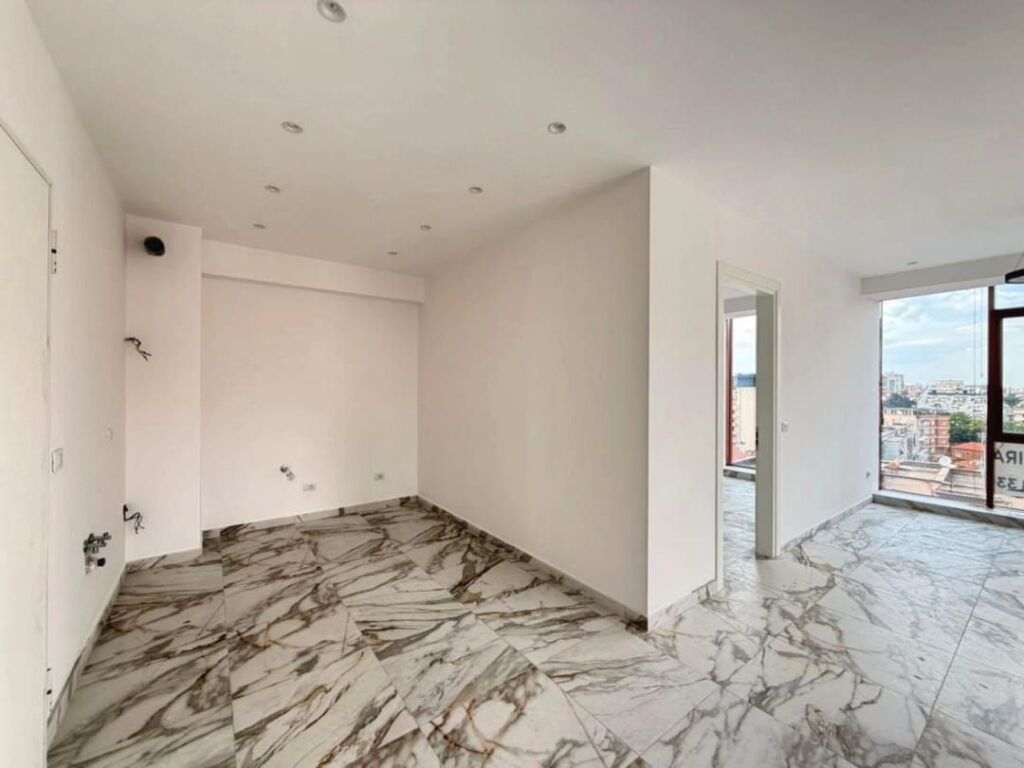 ME QERA AMB. BIZNESI💻: 2 AMB. PUNE 📍Rr. e Kavajes - Qender | 850€/Muaj - P. I Ri V.2025 - Kati.7 - SP.75m² | Buze Rr. Kryesore - 5 Min. Larg Qendres