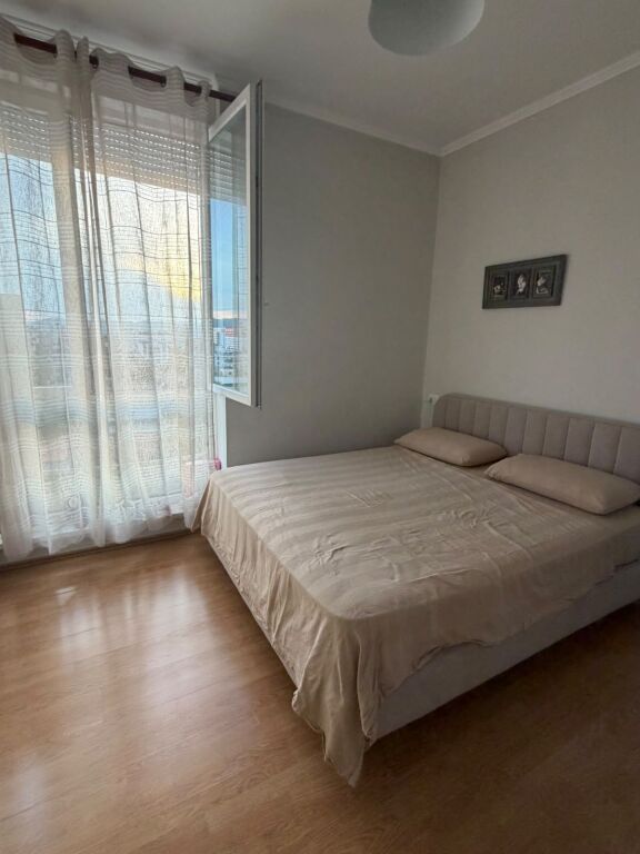Appartamento 2+1+2 in affitto a 21 Dhjetori, Via Kavaja, Via Muhamet Gjollesha.
