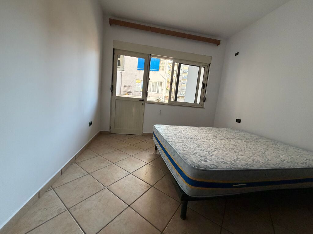 Affittasi appartamento 2+1+2, 21 Dhjetori, Tirana