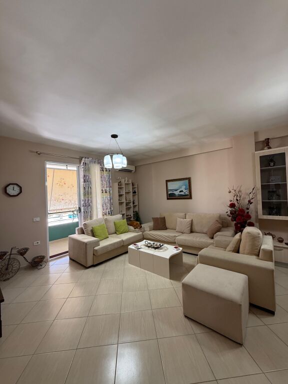 Apartament 1+1 për shitje Yzberisht !